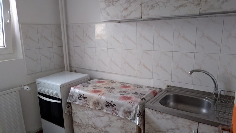 Titan, metrou 1 Decembrie, proprietar,